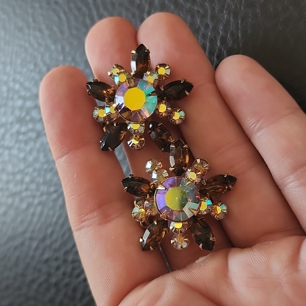VTG Beau Jewels clip on earrings